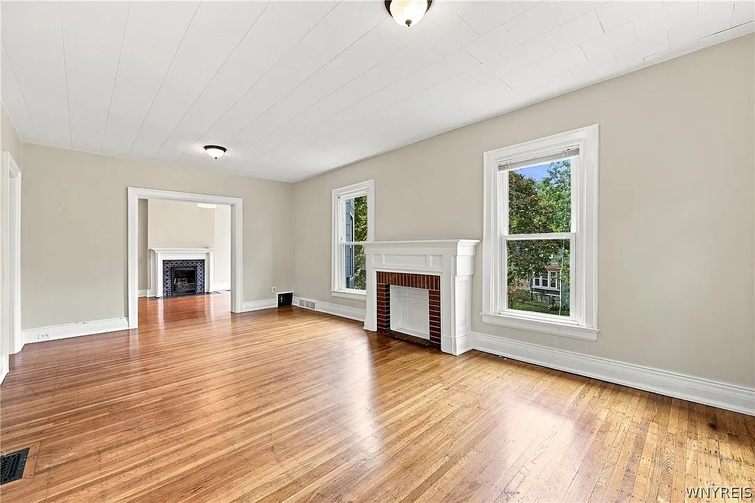 3 bed, 1.0 bath, 1900 sqft, $1,600 — Photo 4