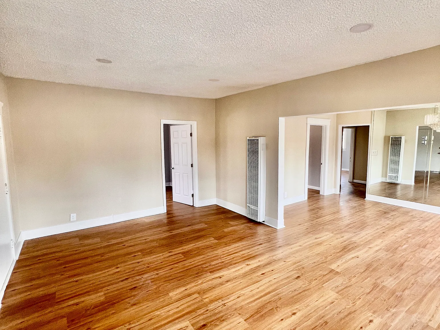 3 bed, 2312 sqft, $3,500 — Photo 4