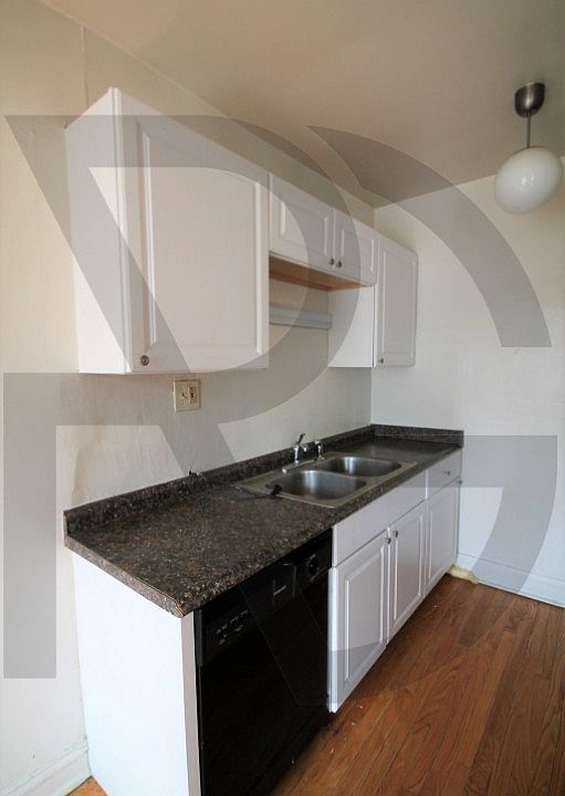 2nd image of 2129 N Dayton St #2129306