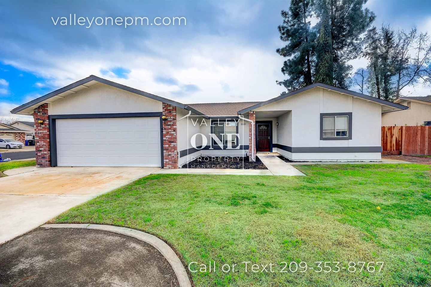 2232 Ridgeway Dr photo 1