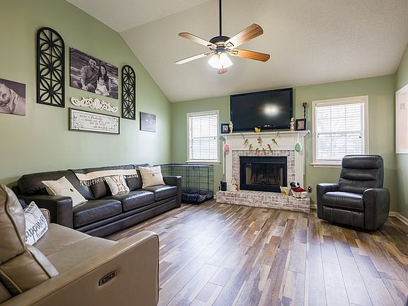 3rd image of 3820 Robin Ln