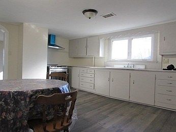 2nd image of 21 Forest Ave #2