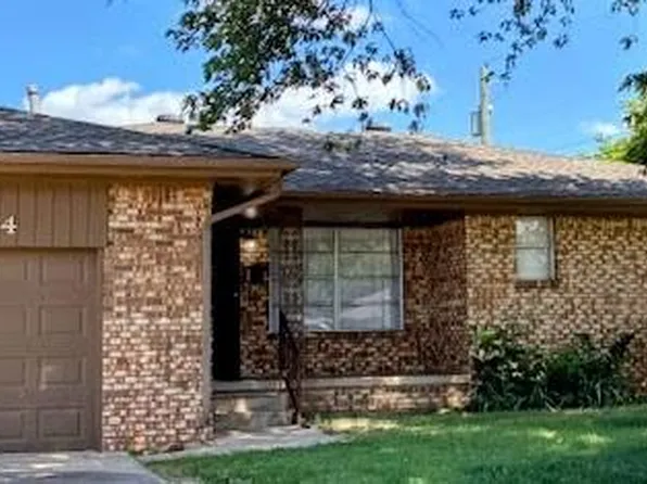 5924 N Asbury St, Warr Acres, OK 73122