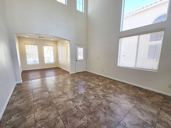5th image of 5516 Grey Pointe St