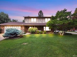 1290 Crestview Dr, Troy, OH 45373