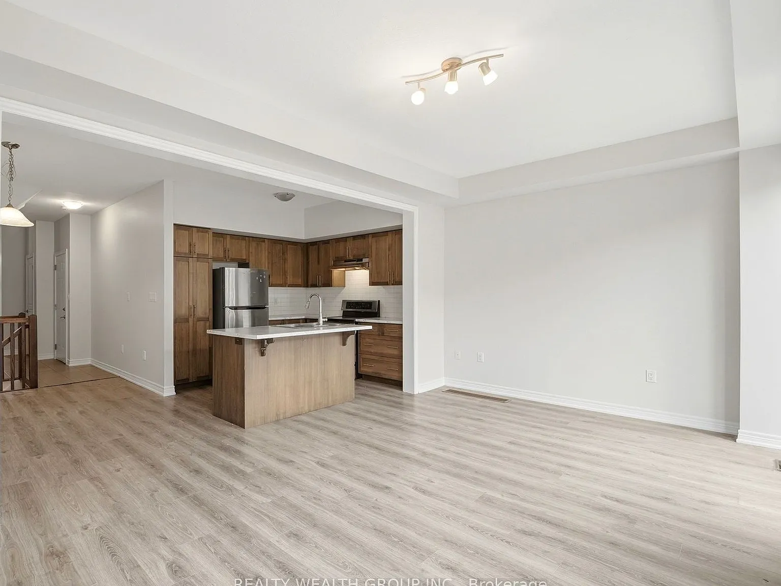 3 bed, $2,900 — Photo 2