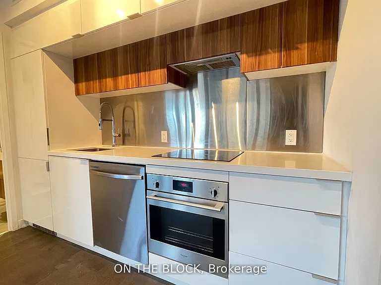 185 Roehampton Ave W #509 — Photo 11