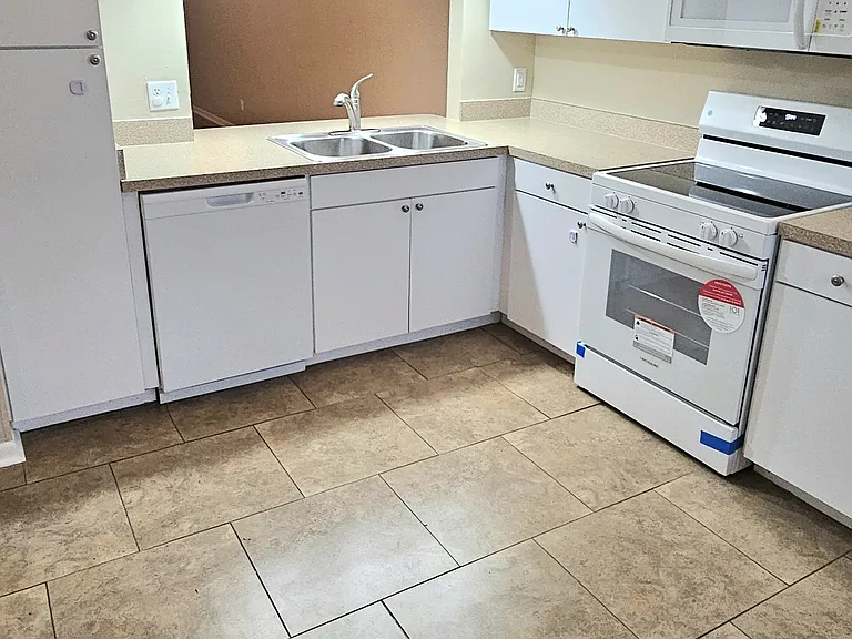 Kitchen, small area for breakfast table or bistro table