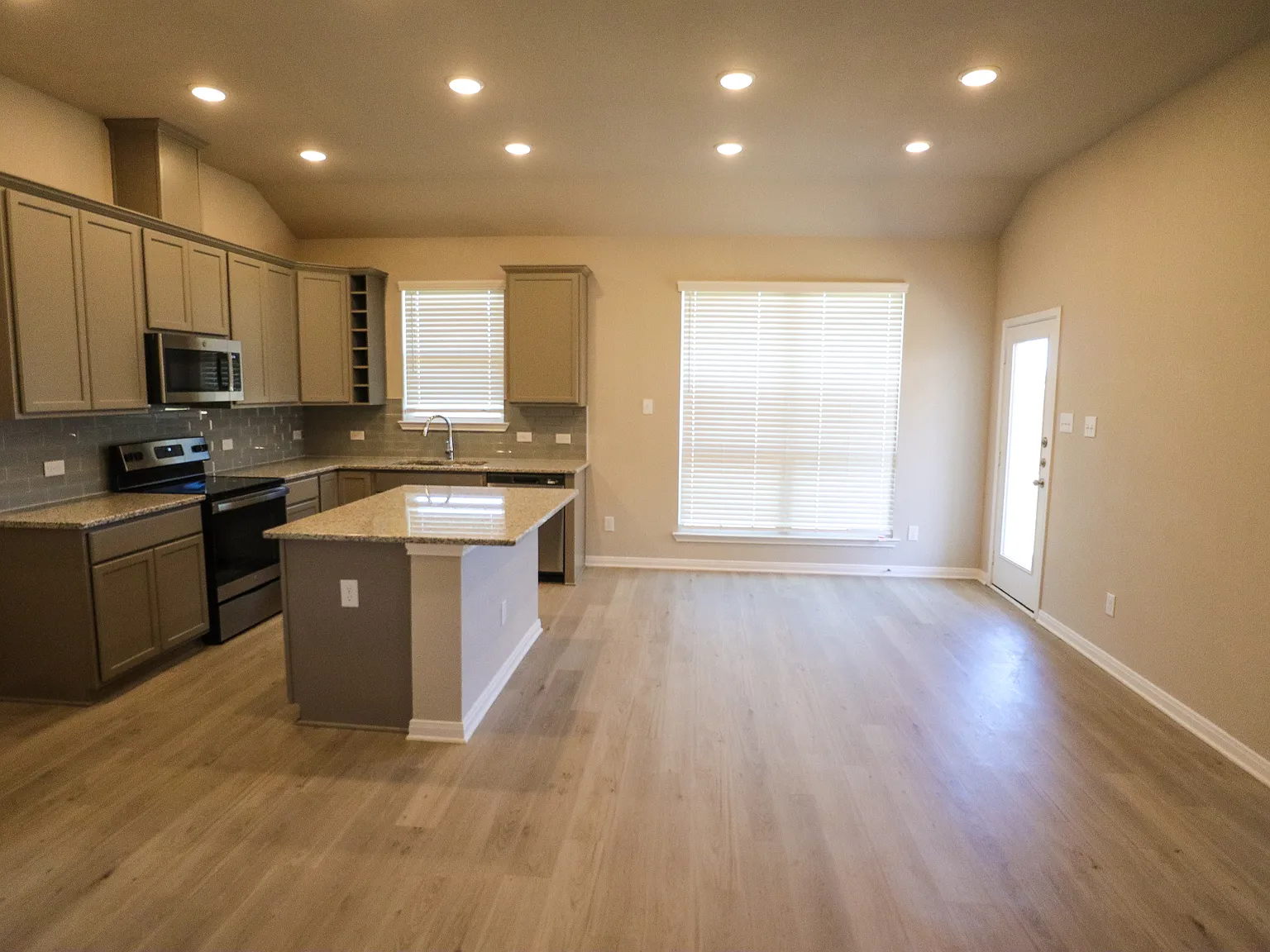 3 bed, 1513 sqft, $2,200 — Photo 2