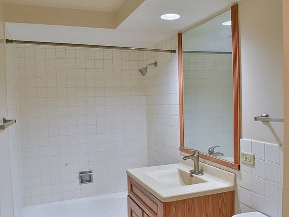 5th image of 901 8th Ave APT 9-5