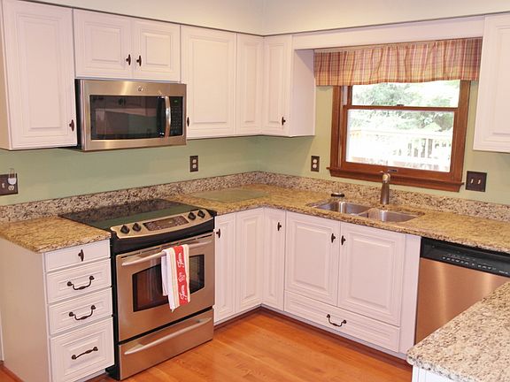4th image of 9571 Yellowwood Dr