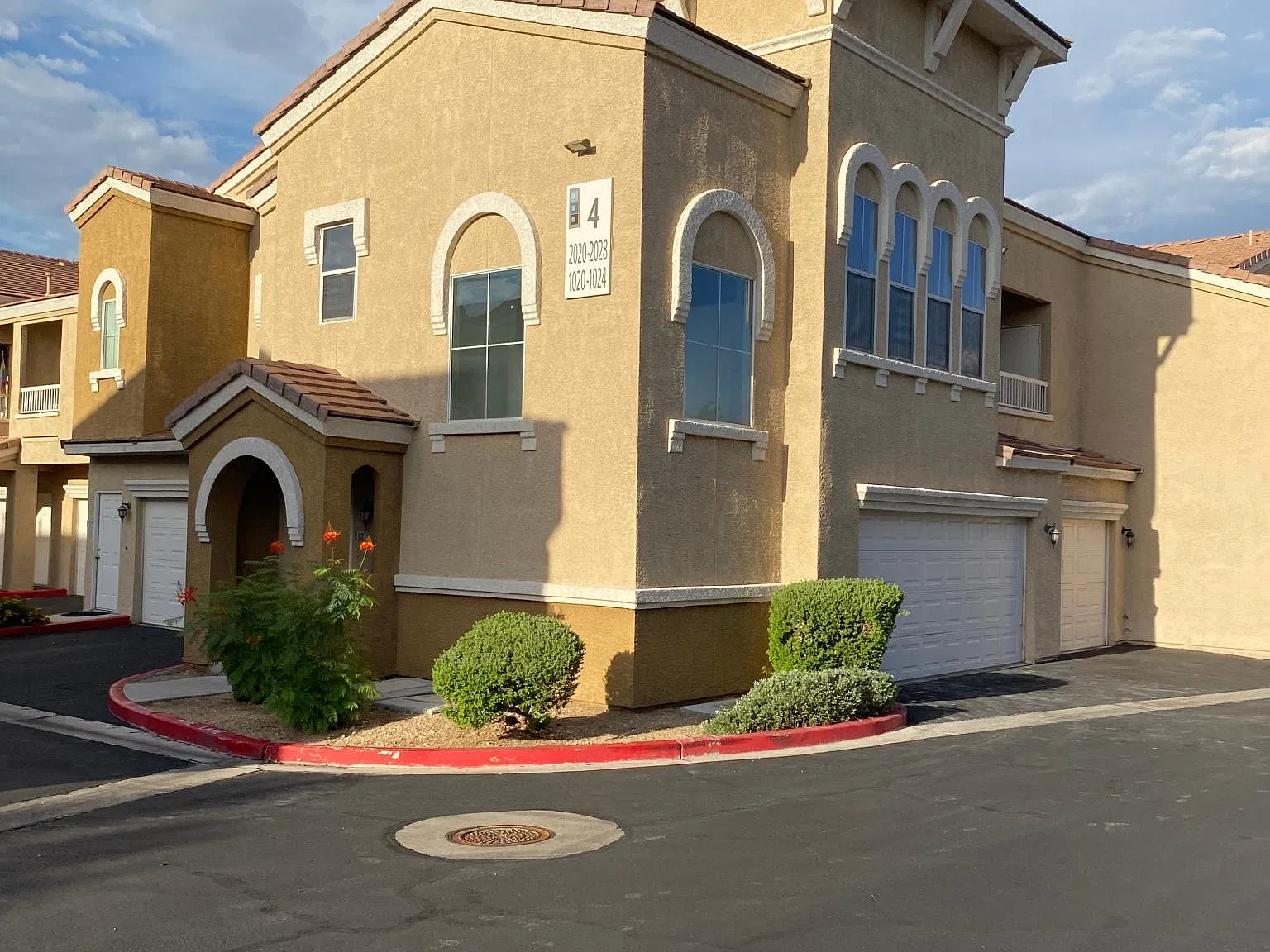 2 bed, 1117 sqft, $1,800 — Photo 2