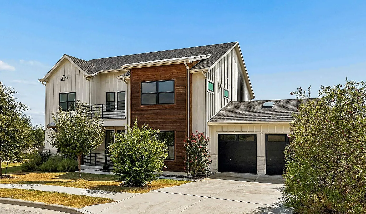 4 bed, 3.5 bath, 3750 sqft, $5,600 — Photo 3
