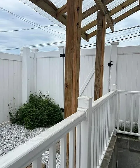 315 Cedar Ct — Photo 1