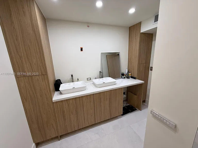 2301 Collins Ave #525 — Photo 6