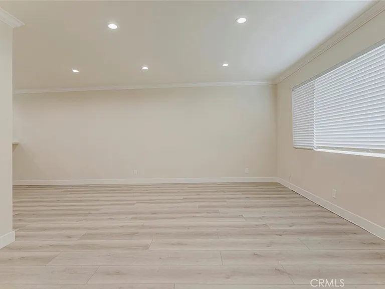 7409 Woodman Ave — Photo 16