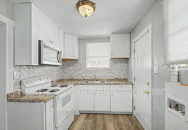 1120 Darwin St — Photo 9