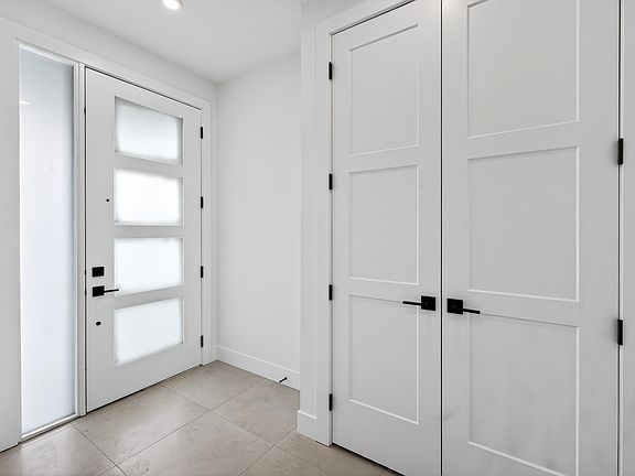 2nd image of 82 Baker St