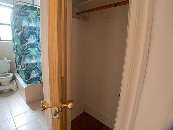 2nd image of 2555 33rd St #3F