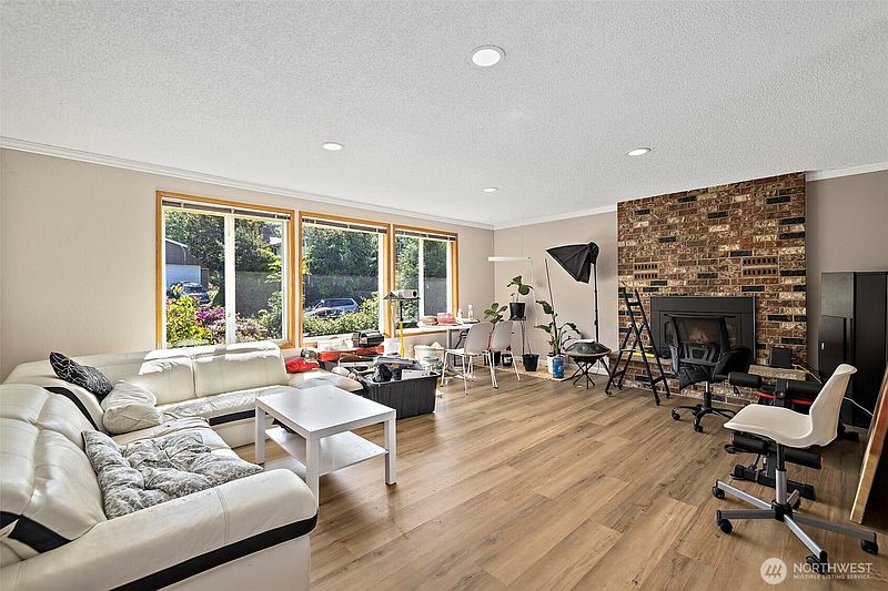 5th image of 2521 Talbot Crest Drive S