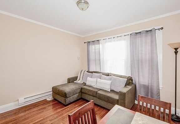 4th image of 72 Campbell Ave