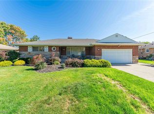 645 Strumbly Dr, Highland Heights, OH 44143