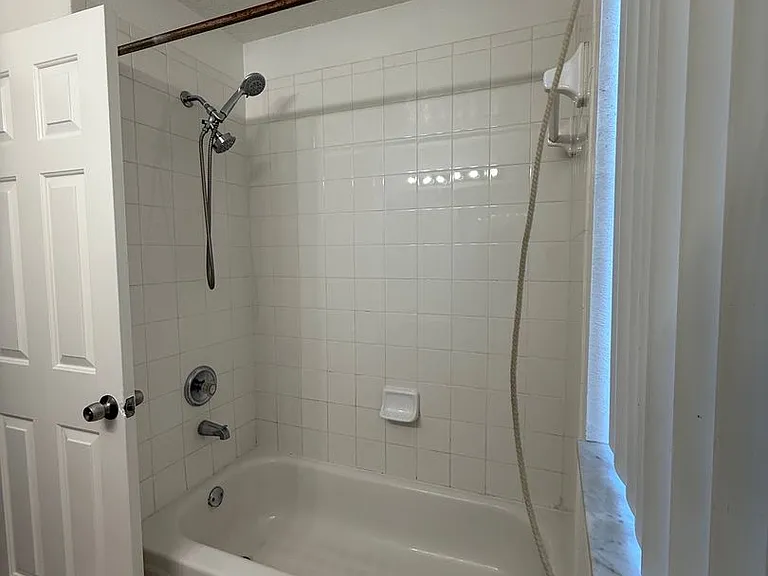 12464 Castlemain Trl — Photo 35