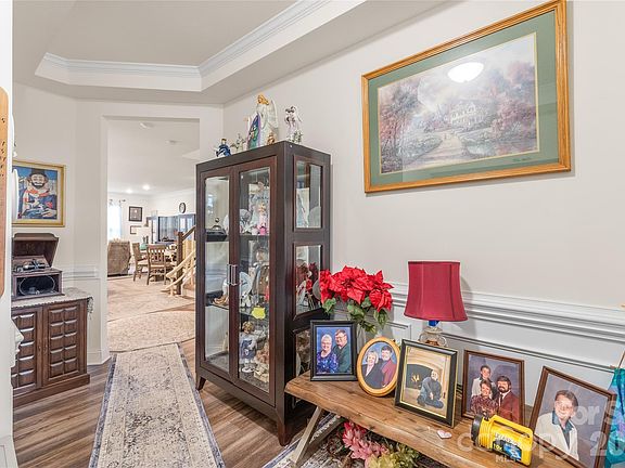 5th image of 3941 Rothwood Ln