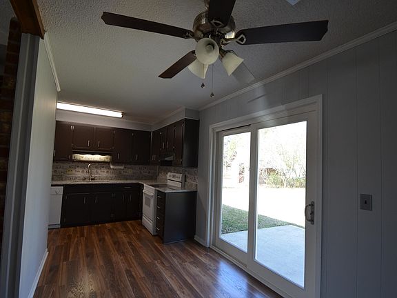 5th image of 326 Village Green Cir