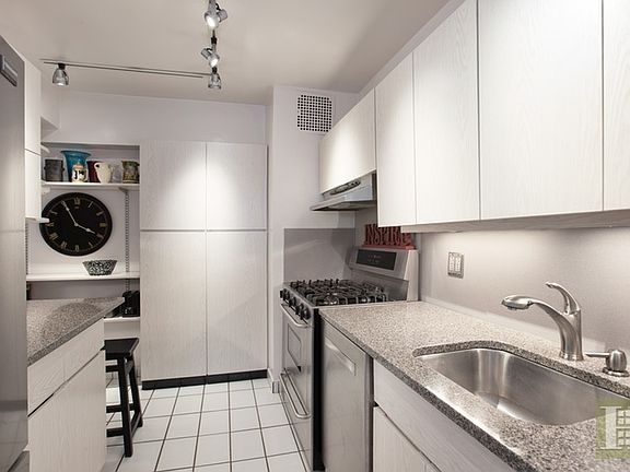 5th image of 415 E 52nd St APT 10CB