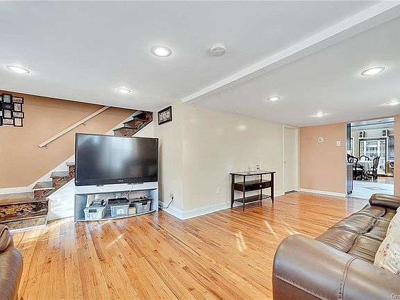 5th image of 246 Newman Ave