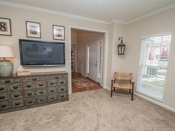 3rd image of 947 Slate Dr