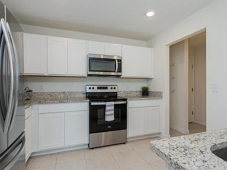 352 Towns Cir — Photo 7