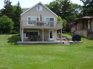 70192 Lakeview Dr, Edwardsburg, MI 49112