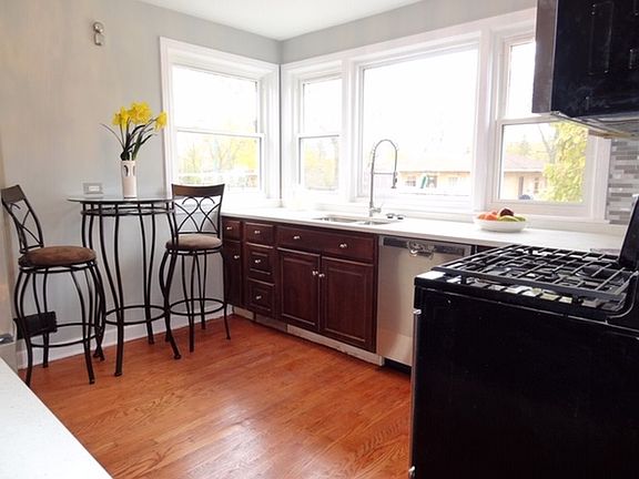 4th image of 2938 N Kenosha Ave