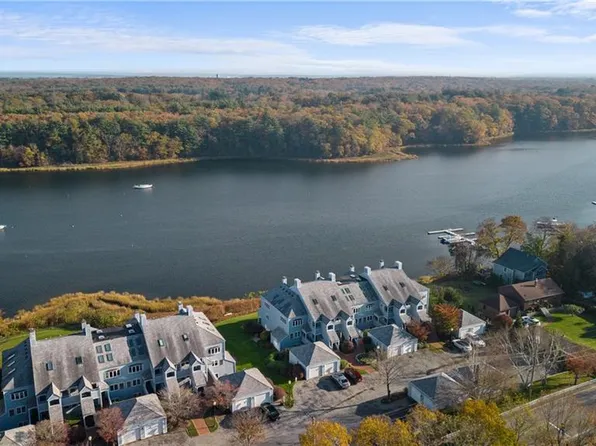 152 Crompton Ave APT 23, East Greenwich, RI 02818