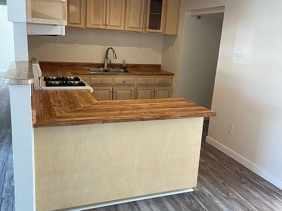 3rd image of 702 Sawtelle Ave