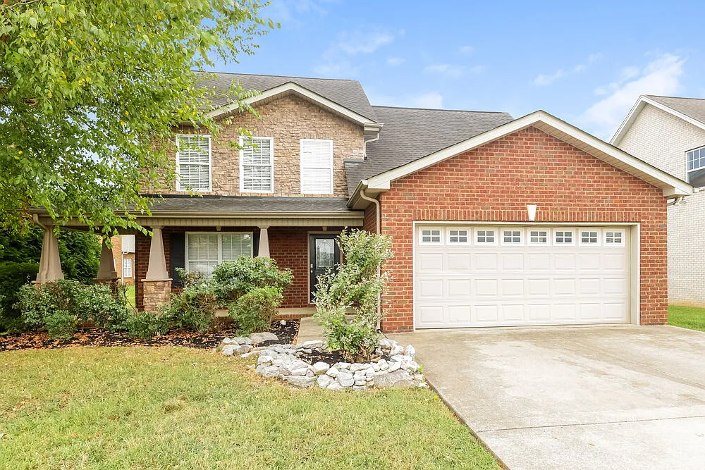 4 bed, 3.0 bath, 2294 sqft, $2,615 — Photo 1