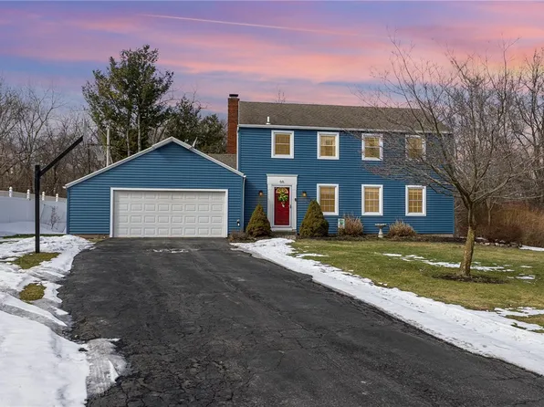 66 Boxwood Ln, Fairport, NY 14450
