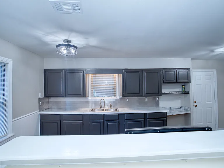 1517 Walnut St — Photo 3