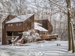 11249 Lake Forest Dr, Chesterland, OH 44026