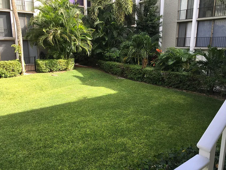 501 SW 11th Pl #106 — Photo 43