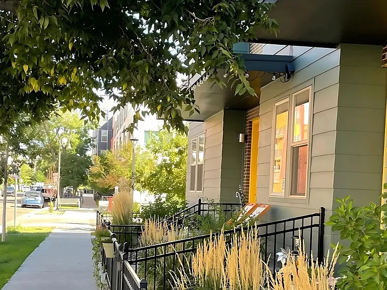 928 Navajo St — Photo 3