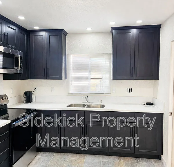1157 S Townsend Ave — Photo 11