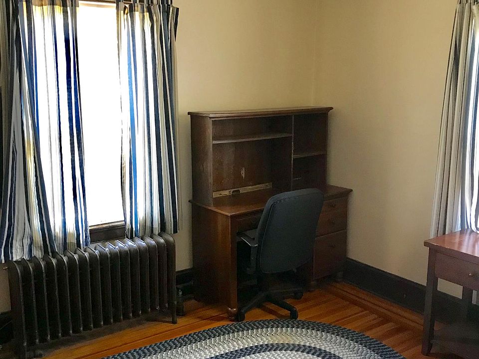 2nd image of 5 Dresser St #2