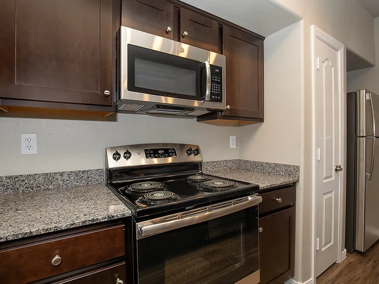2a2/2b2 Renovated 959 SQFT 2 Bed 2 Bath