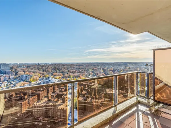 110-11 Queens Boulevard image 19 of 33