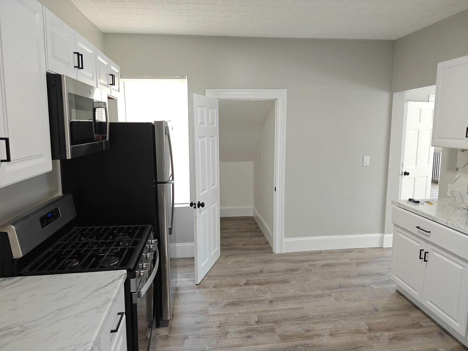 2 bed, 600 sqft, $2,700 — Photo 2