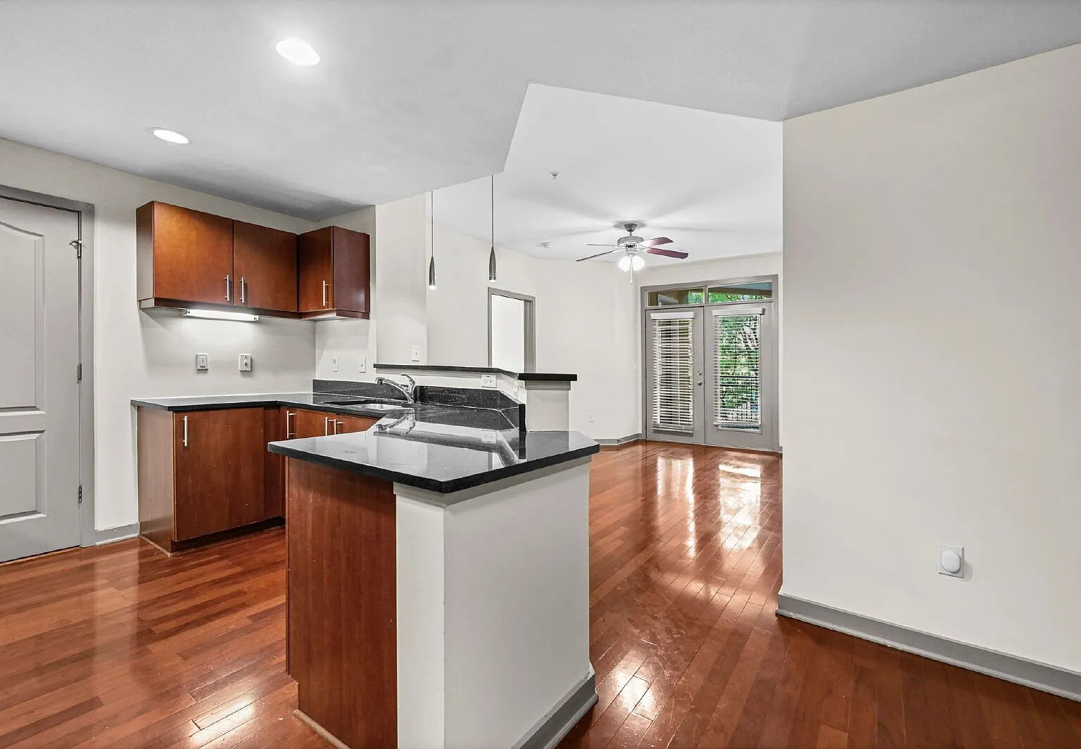 2 bed, 2.0 bath, 1115 sqft, $2,090 — Photo 4