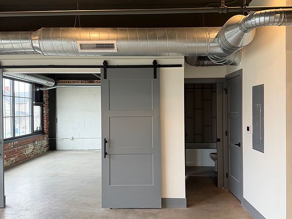 2nd image of 150 Jefferson St #3